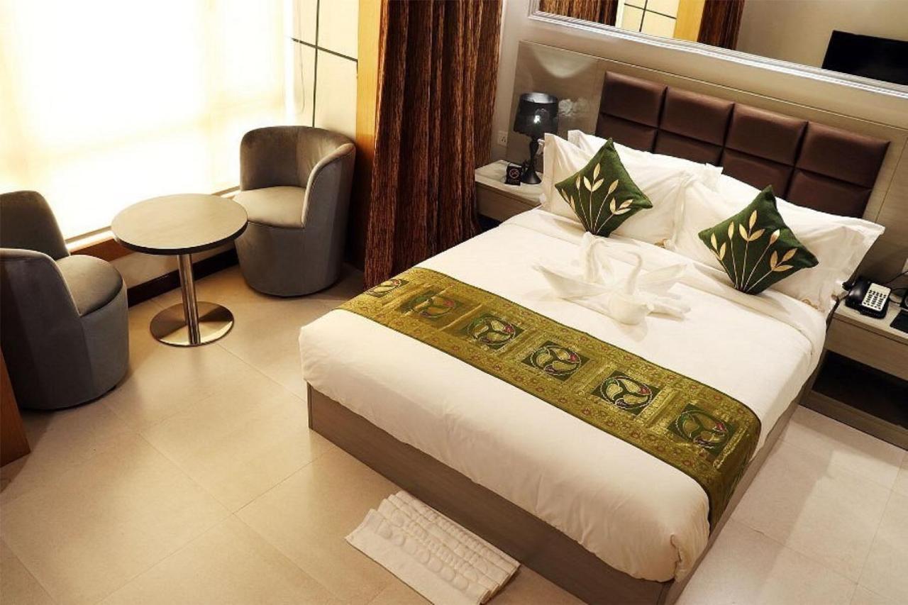 Aristocrat Hotel Kalkutta Kültér fotó