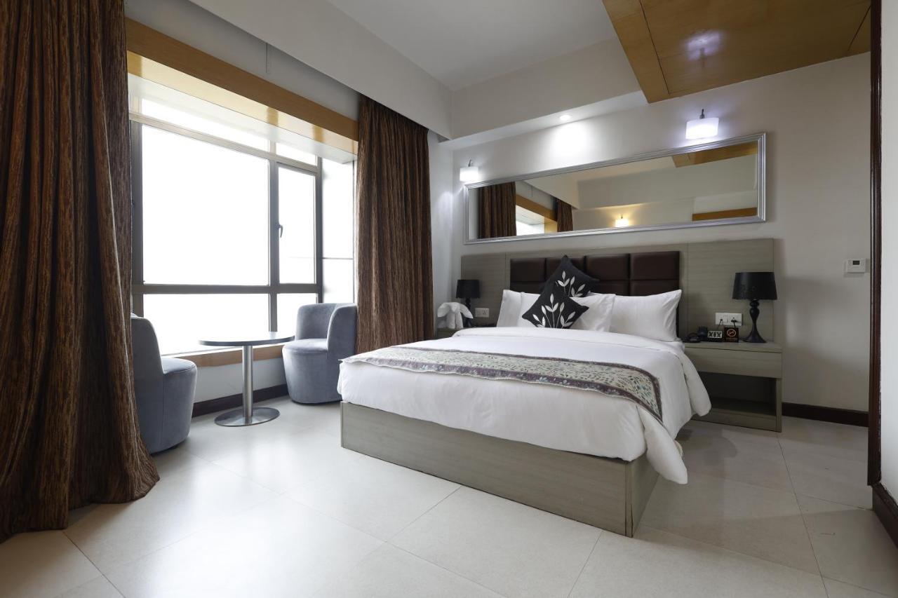 Aristocrat Hotel Kalkutta Kültér fotó