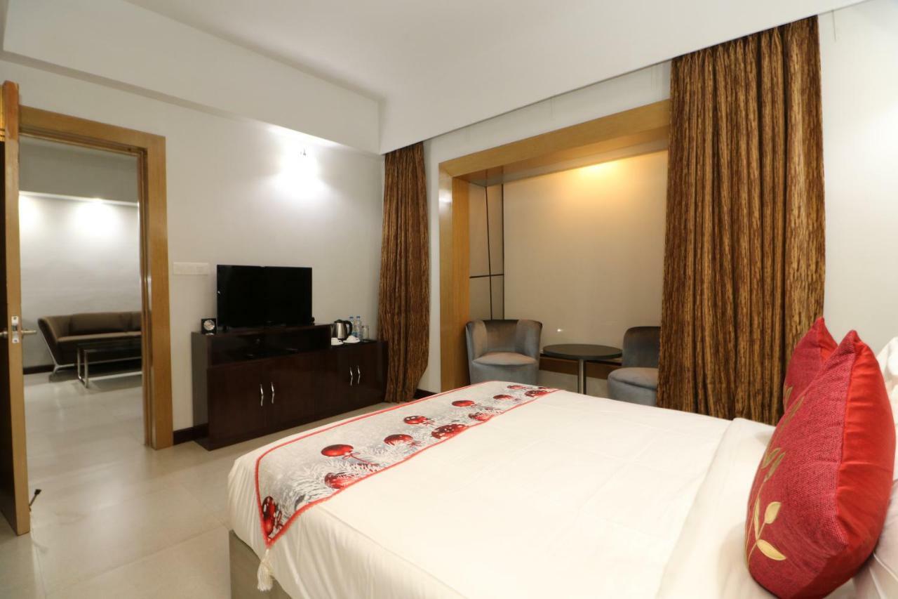 Aristocrat Hotel Kalkutta Kültér fotó
