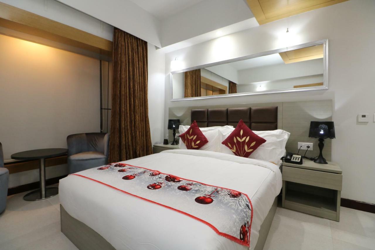 Aristocrat Hotel Kalkutta Kültér fotó