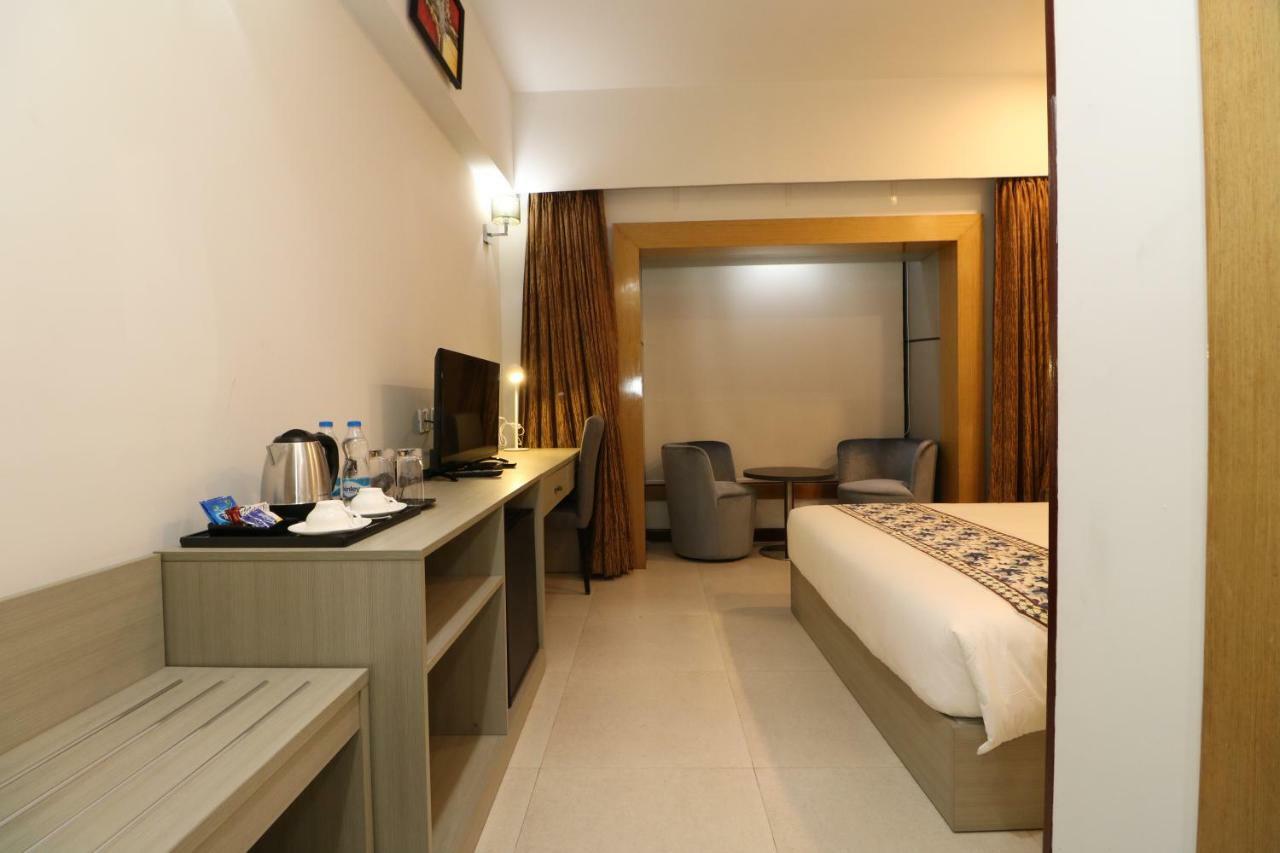 Aristocrat Hotel Kalkutta Kültér fotó